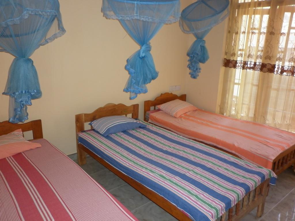 Seetha'S Hostel Negombo Esterno foto