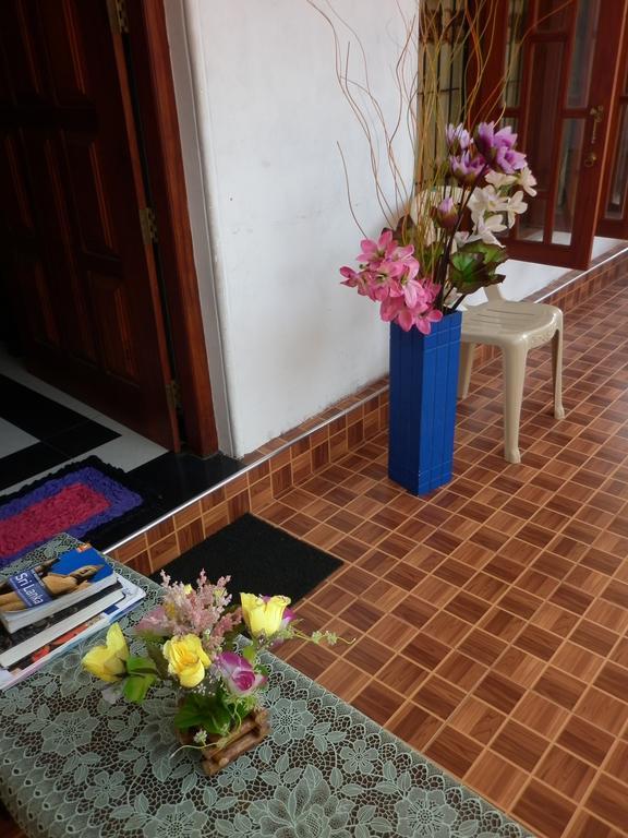 Seetha'S Hostel Negombo Esterno foto